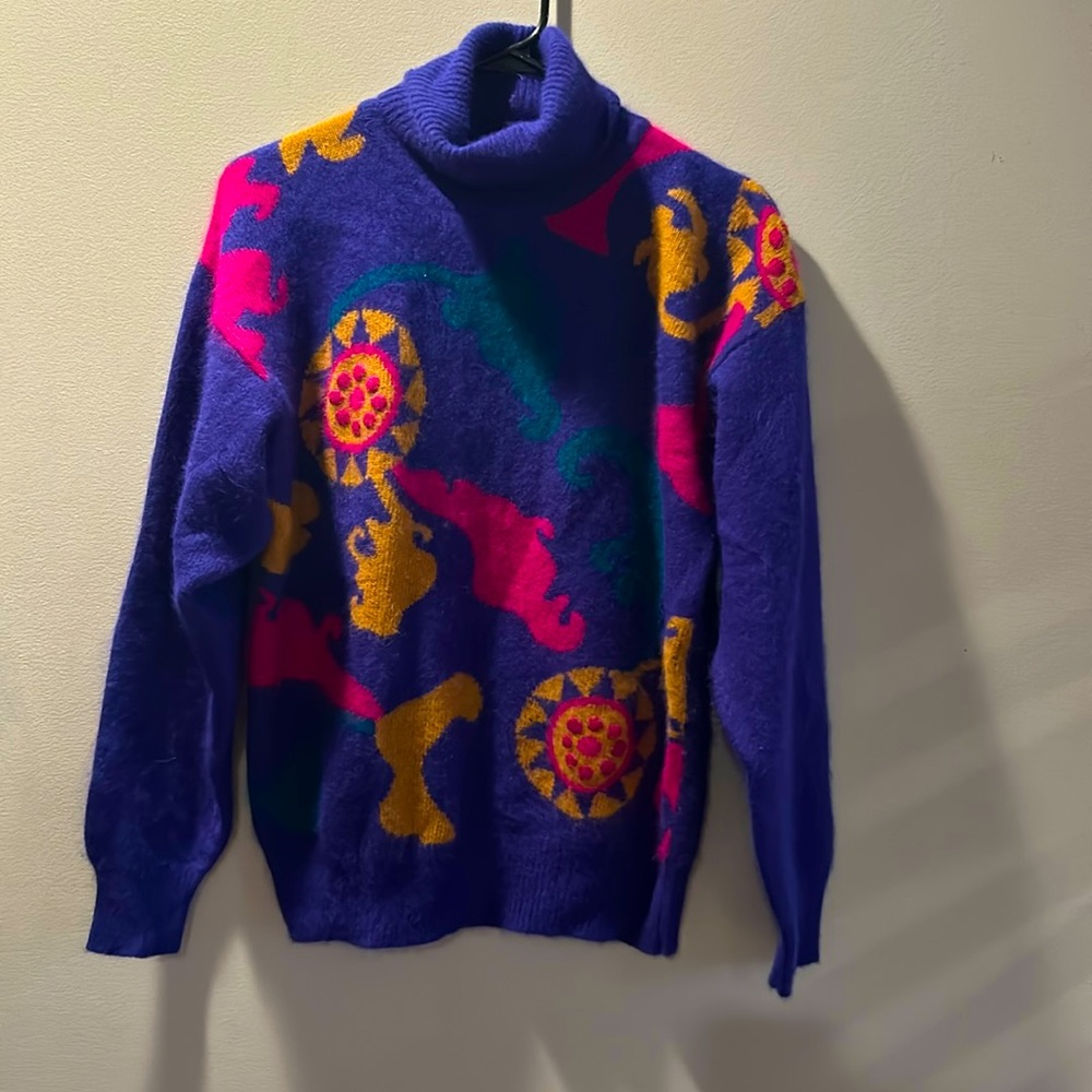 Vintage lambswool and angora sweater. Size XS.